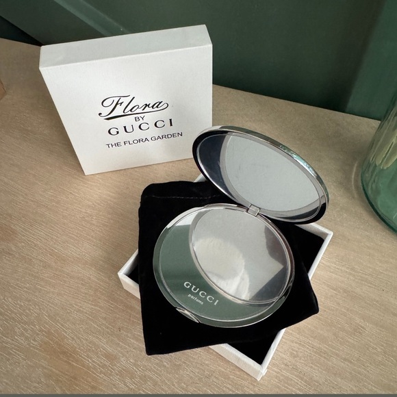 Gucci Flora Silver Compact Mirror - Picture 4 of 5